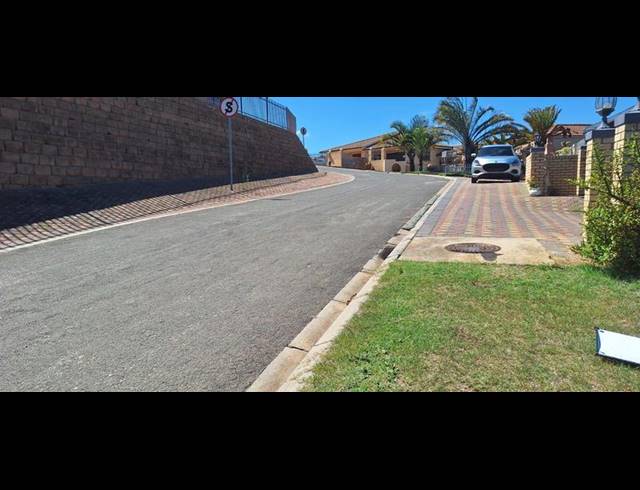 LAND FOR SALE IN MENKENKOP